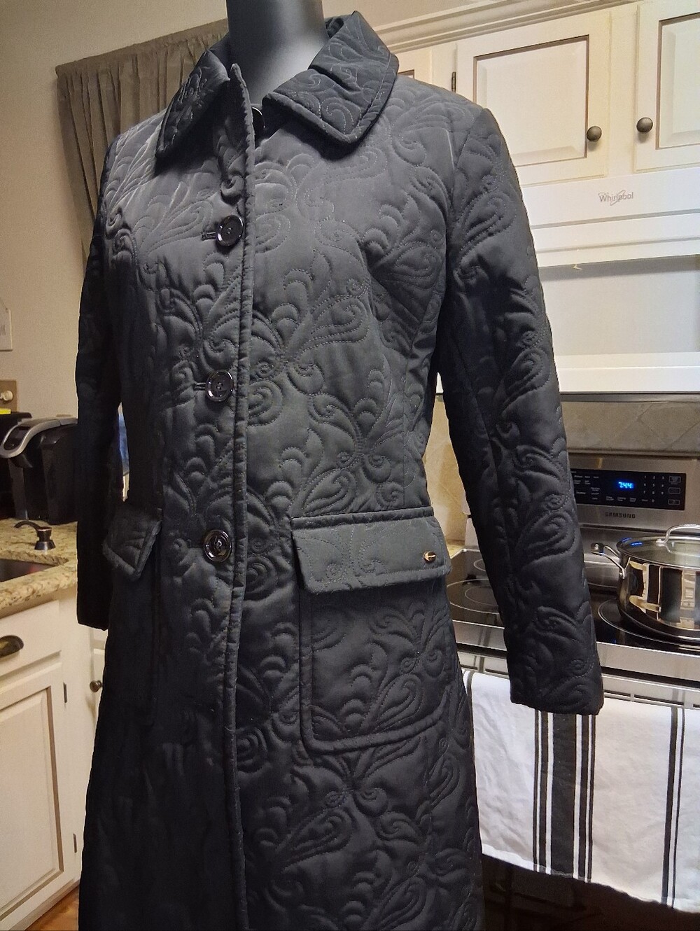 Ellen Tracy Black Quilted Puffer Jacket with Chain Detail (Jacket Only) - Picture 2 of 5